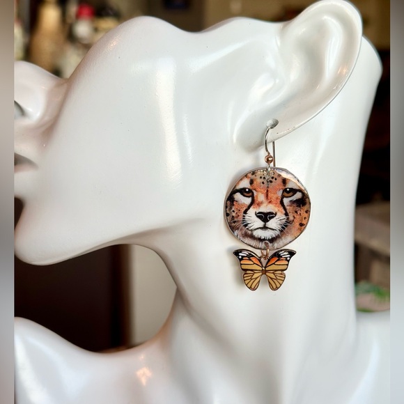 Cheetah face handpainted earrings circular w butterfly charm OOAK - Picture 5 of 7